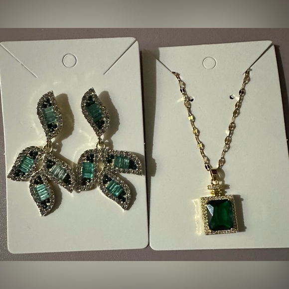 Green/gold Earring and necklace set - Picture 2 of 2